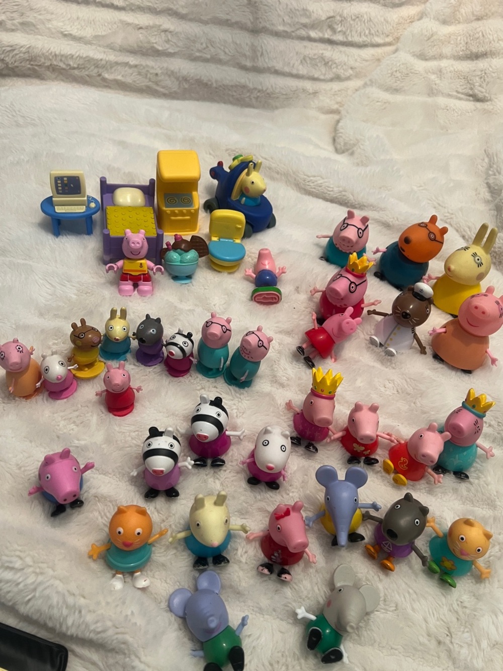 Peppa Pig Assorted Lot/Cake Toppers